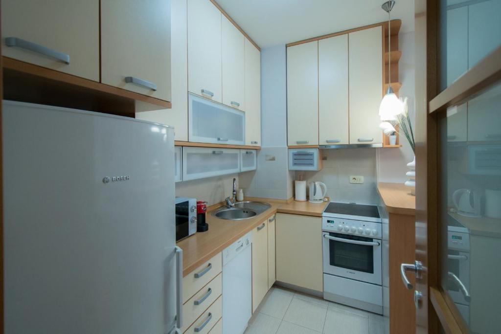City Nest Apartment Podgorica Bagian luar foto