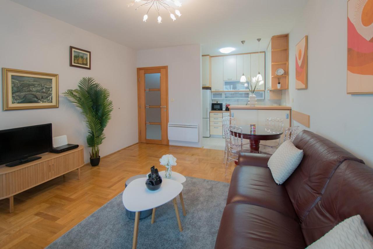 City Nest Apartment Podgorica Bagian luar foto
