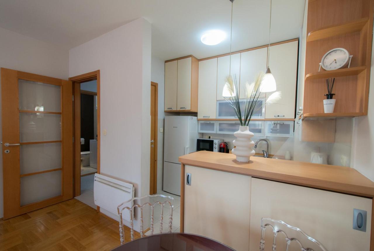 City Nest Apartment Podgorica Bagian luar foto